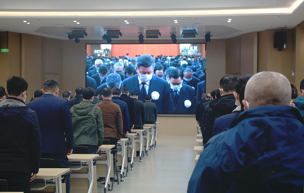 1670392365814083.jpg 集体默哀.jpg